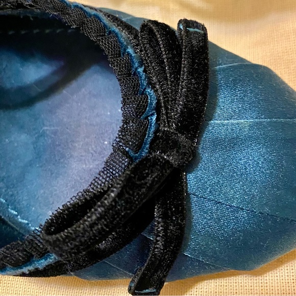 Louis Vuitton Balmoral Open Back Pump in teal. Size 36.6 - Picture 5 of 15